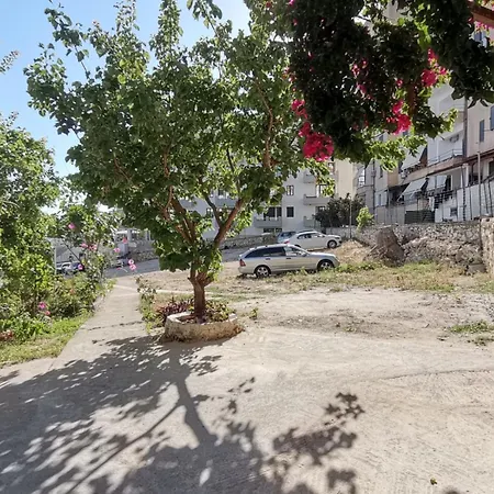 Nest * Sarandë