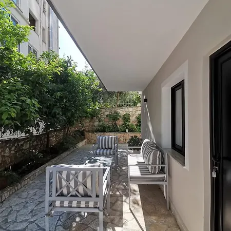 招待所 Nest Sarandë