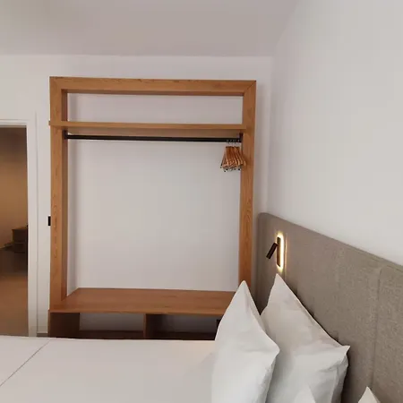 招待所 Nest Sarandë