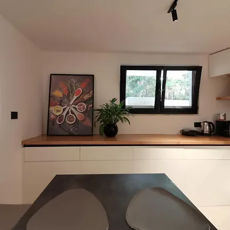 Nest بيت ضيافة ساراندا