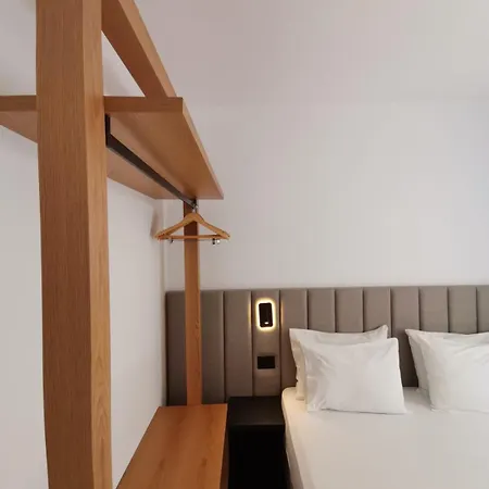招待所 Nest Sarandë