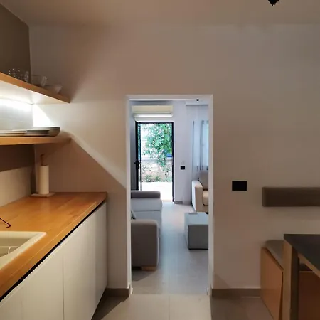 Nest * Sarandë