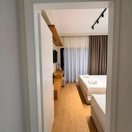 Nest 招待所 Sarandë