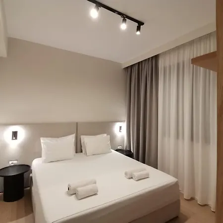 Nest 招待所 Sarandë
